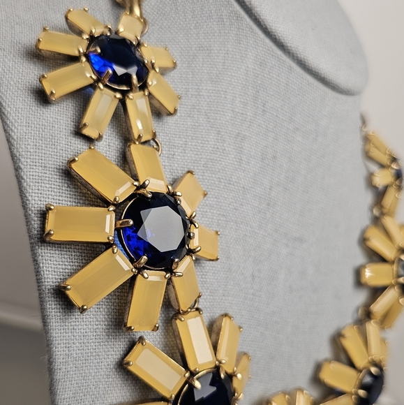 [J. CREW] Large Vintage Sunflower Statement Necklace - Picture 10 of 16